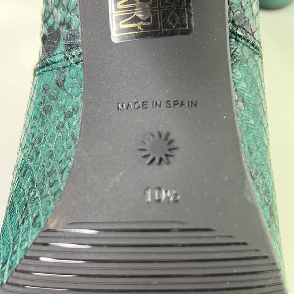 Stuart Weitzman Fifer 80 Emerald Boot with Chunky Heel - Picture 7 of 11